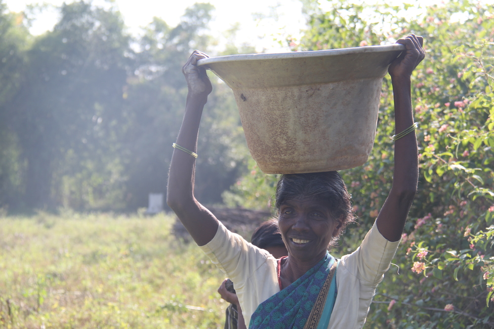 Lakshmi and her grandchildren are one of the 1,300 families that trialed GravityLight: GL01.